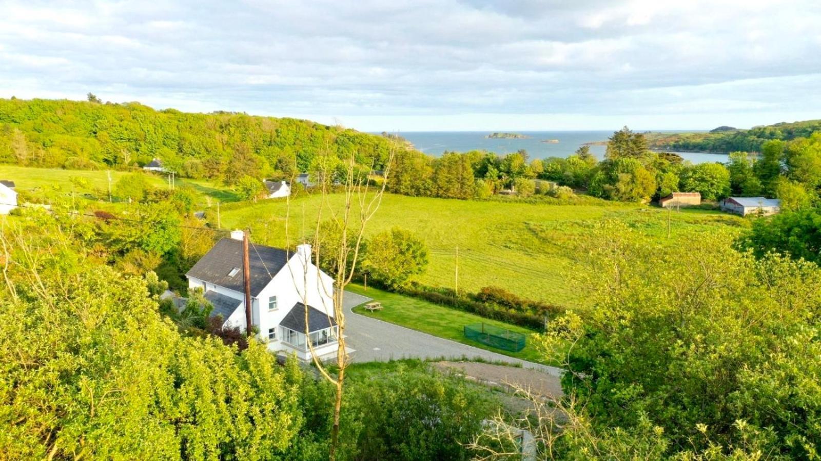 The Glandore Hideaway With 4 En Holiday home